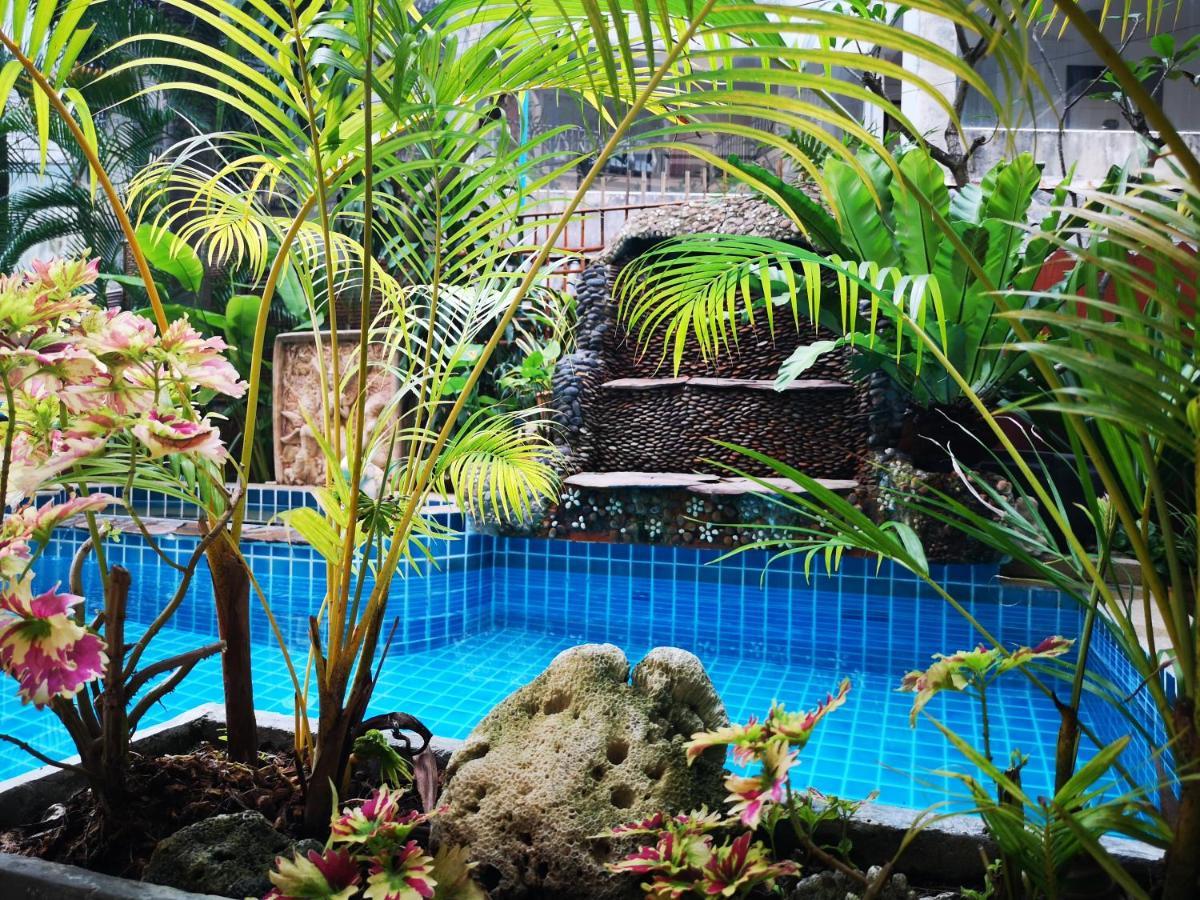 Seven Seas Hotel Patong Exterior photo