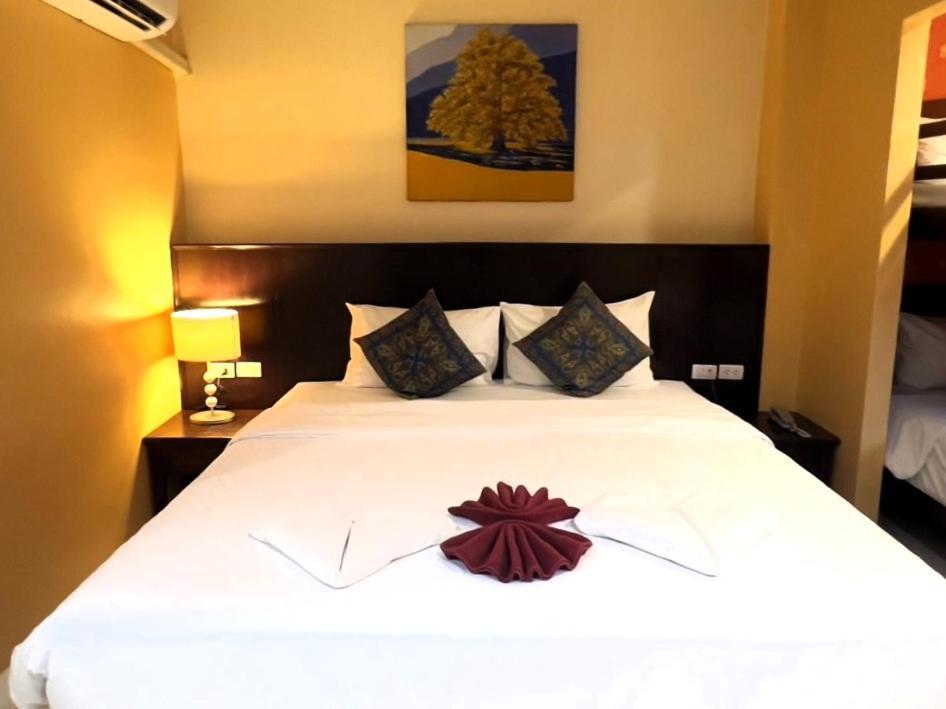 Seven Seas Hotel Patong Exterior photo