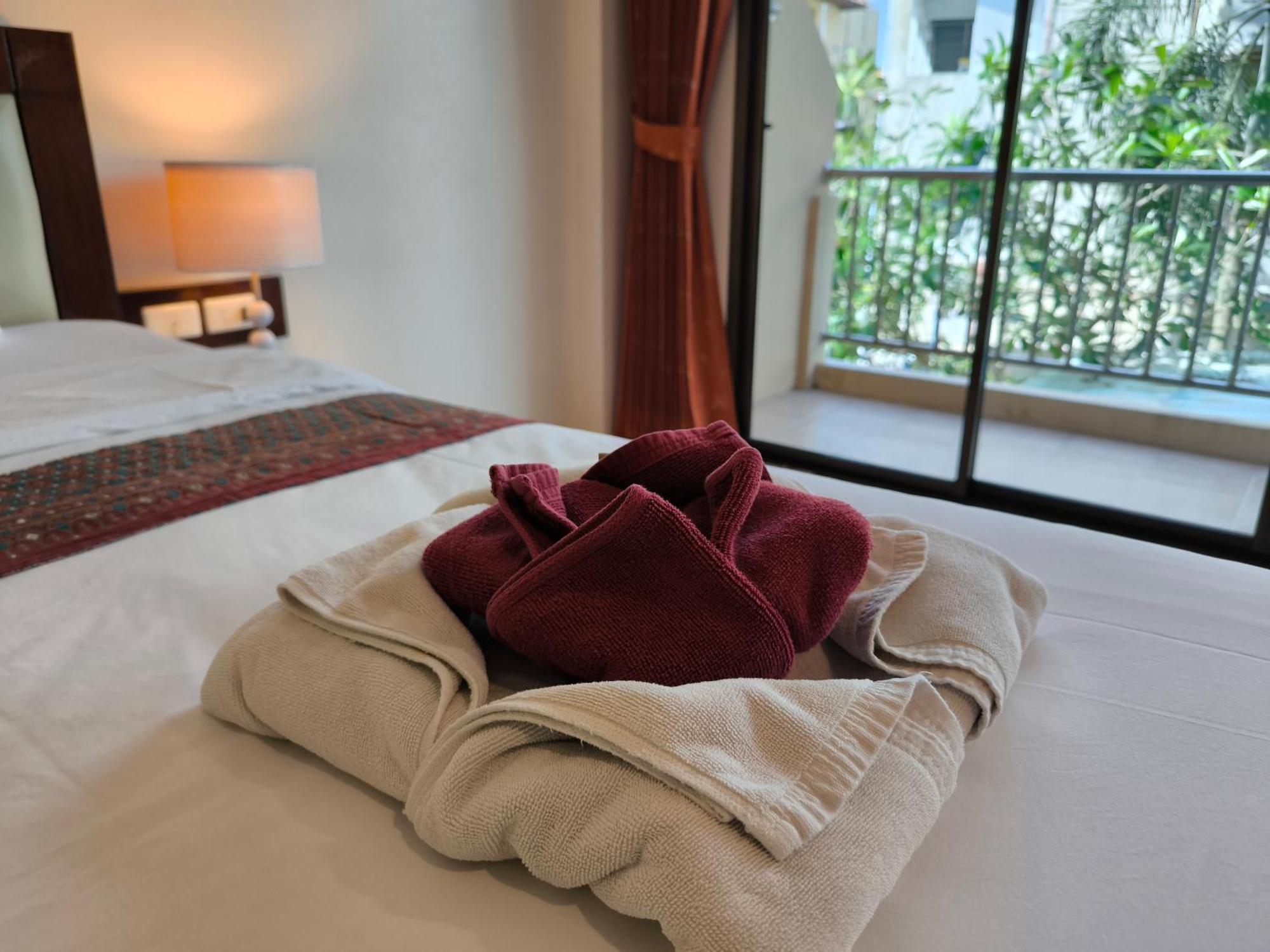 Seven Seas Hotel Patong Exterior photo