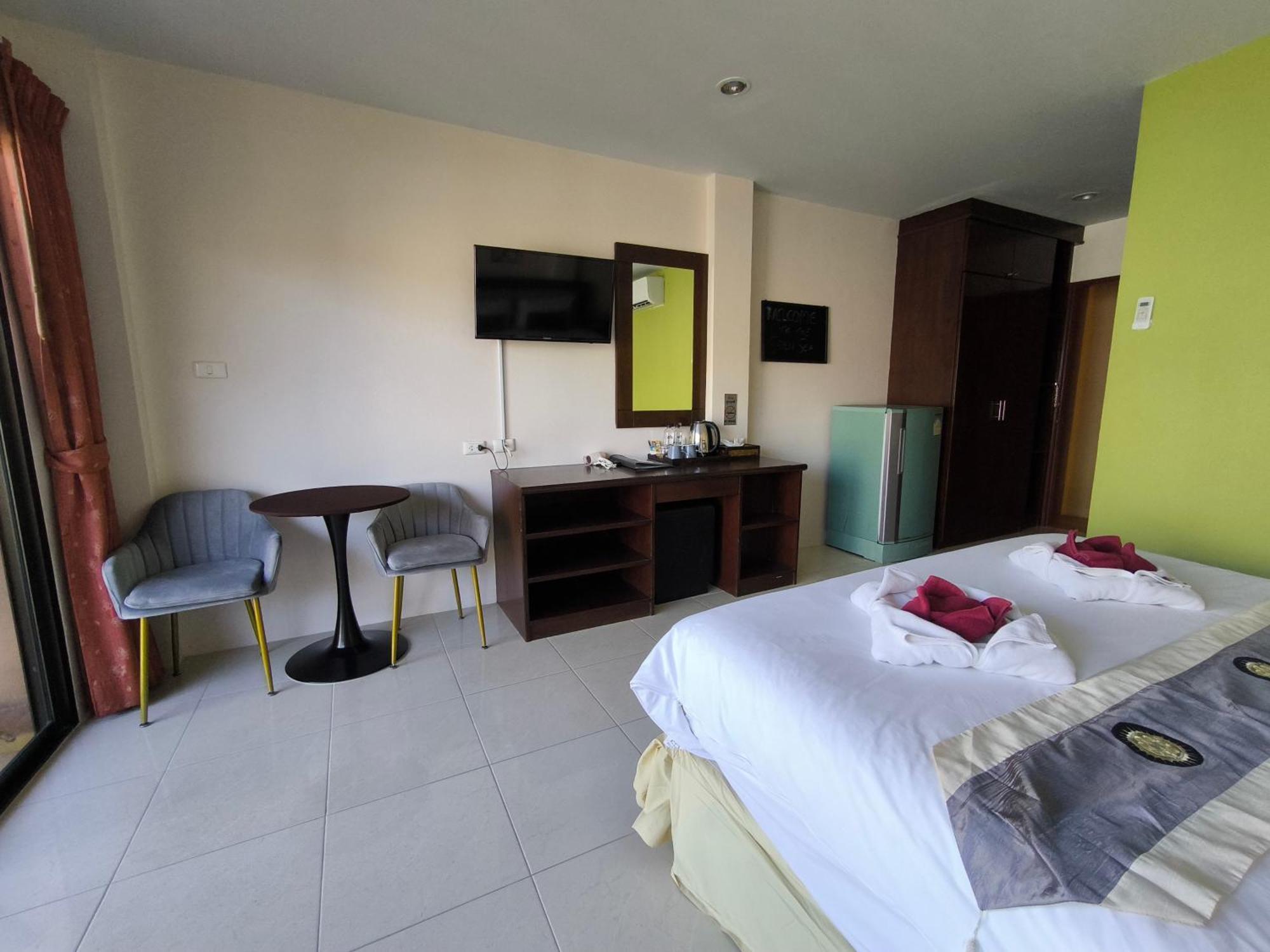 Seven Seas Hotel Patong Exterior photo