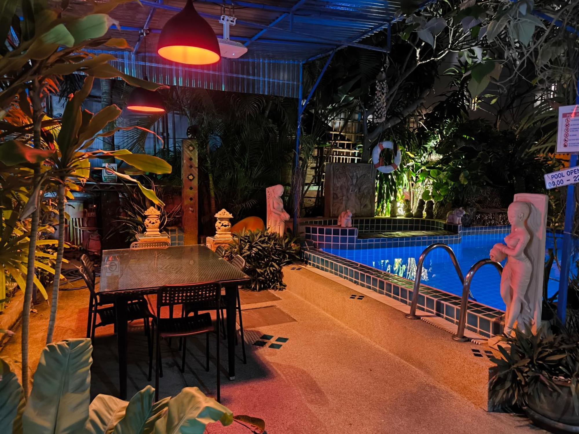 Seven Seas Hotel Patong Exterior photo