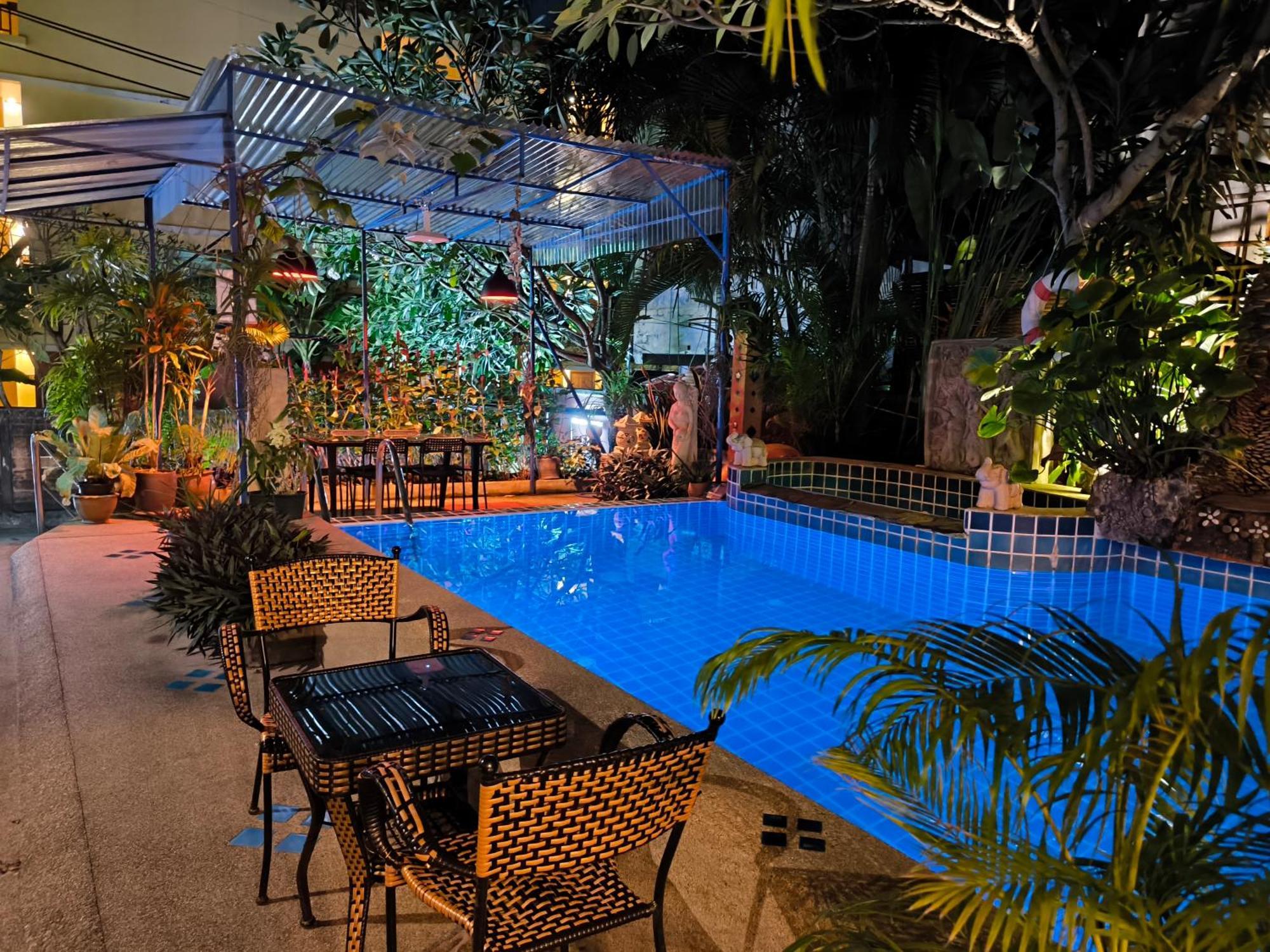 Seven Seas Hotel Patong Exterior photo